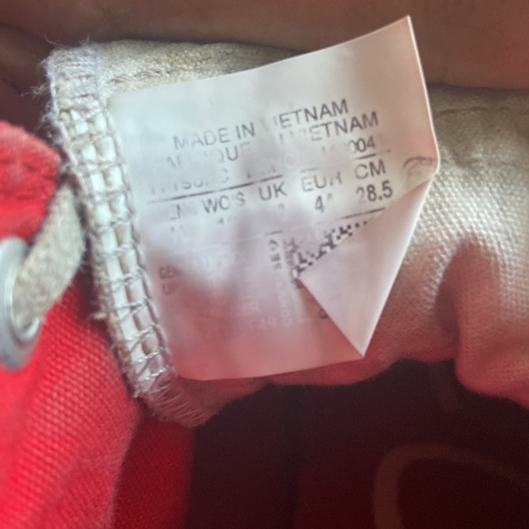 Size 10 Convers, not a truck - Picture 3 of 5